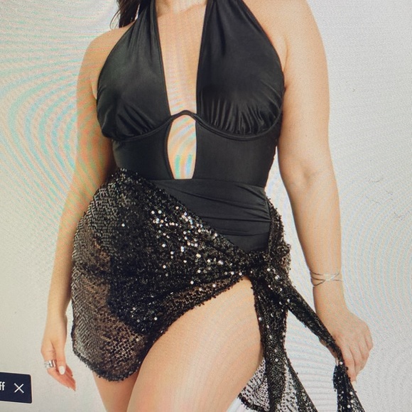 Twist Halter Swimsuit - Picture 4 of 4